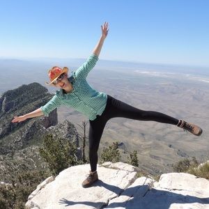 Meet your Posher, Chloe